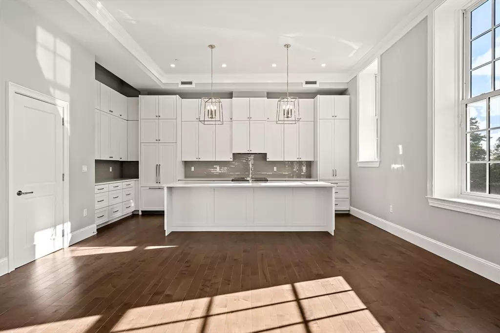 Marblehead, MA 01945,20 Mechanic Square #2