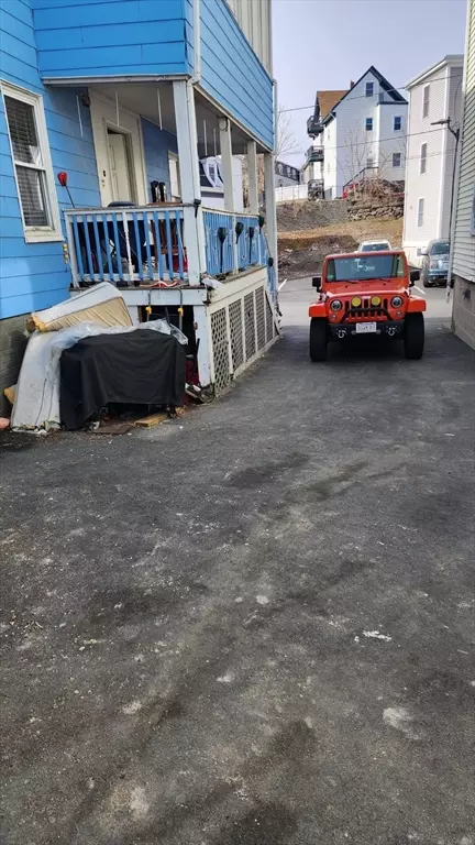 Lynn, MA 01902,14 Valley Ave