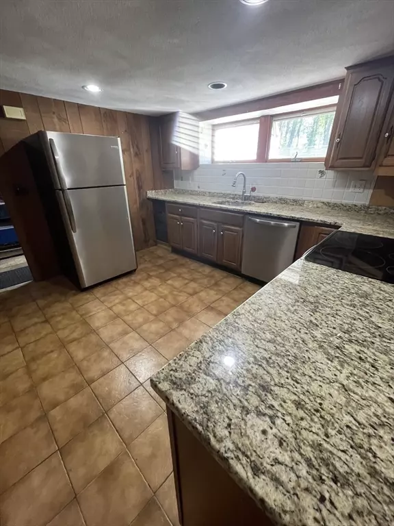 Wakefield, MA 01880,340 Albion St #2
