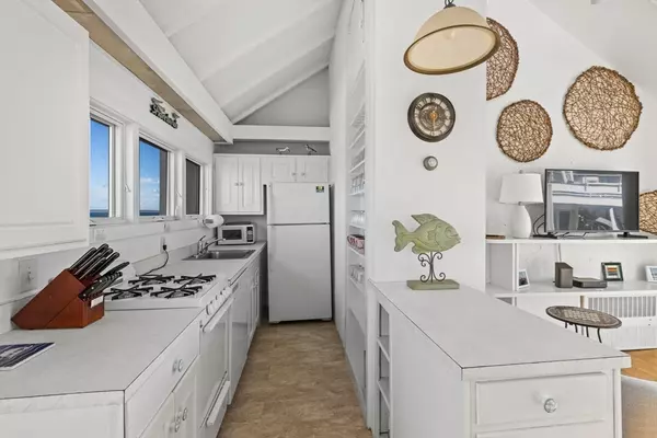 Provincetown, MA 02657,495 Commercial Street #Unit 6