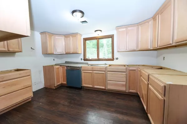 Barnstable, MA 02668,329 Woodside Rd