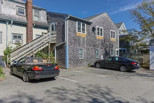 Chatham, MA 02633,425 Main Street #D