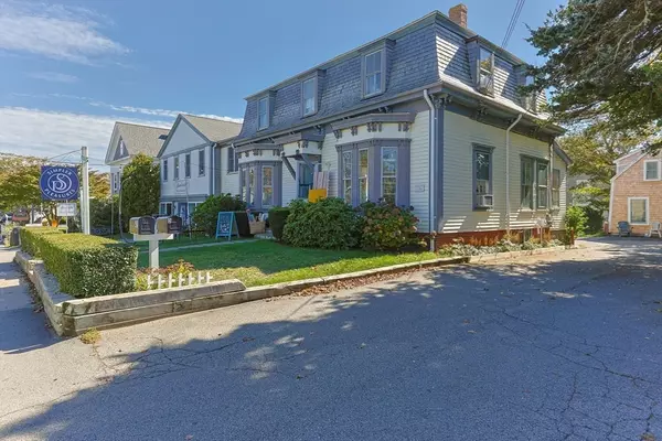 Chatham, MA 02633,425 Main Street #D
