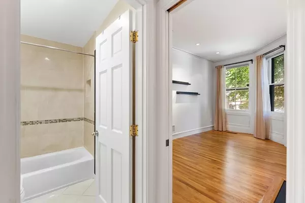 Boston, MA 02116,241 Beacon St #1A