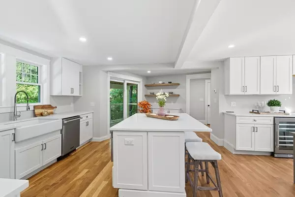 Winchester, MA 01890,6 Ivy Ln