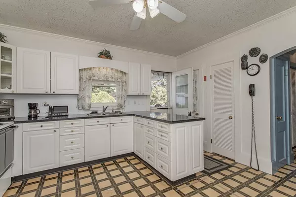 Raynham, MA 02767,643 Center St