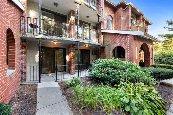 Rowley, MA 01969,8 Longmeadow Dr #14A