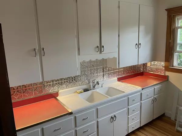 New Bedford, MA 02746,70-72 Highland St