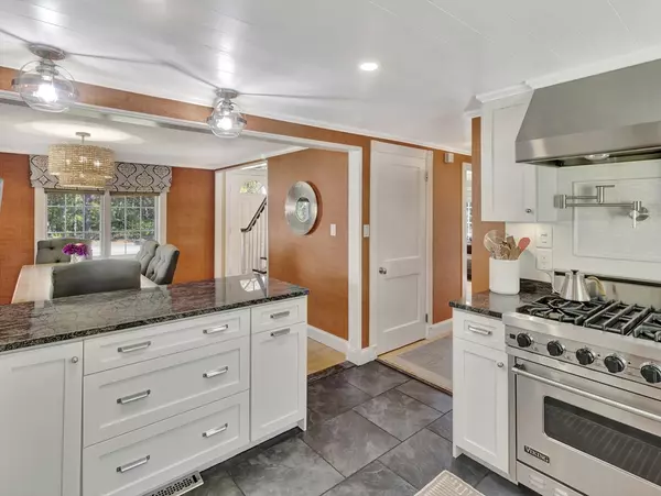 Foxboro, MA 02035,89 Oak Street