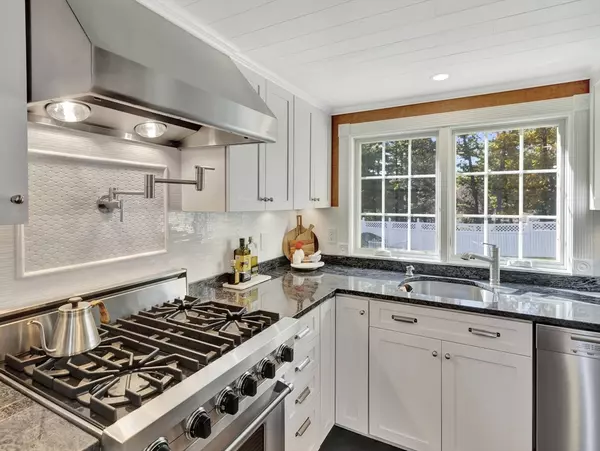 Foxboro, MA 02035,89 Oak Street