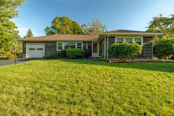 63 Cottage St, Fairhaven, MA 02719