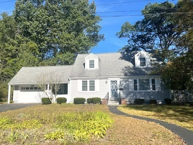 110 Longmeadow Drive, Lowell, MA 01852