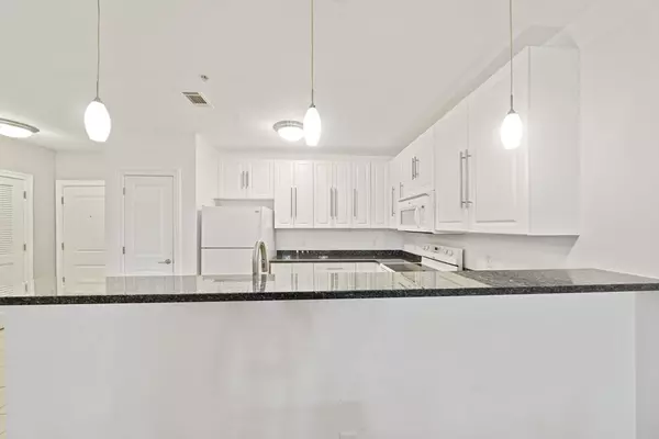 North Andover, MA 01845,1 Harvest Dr #205