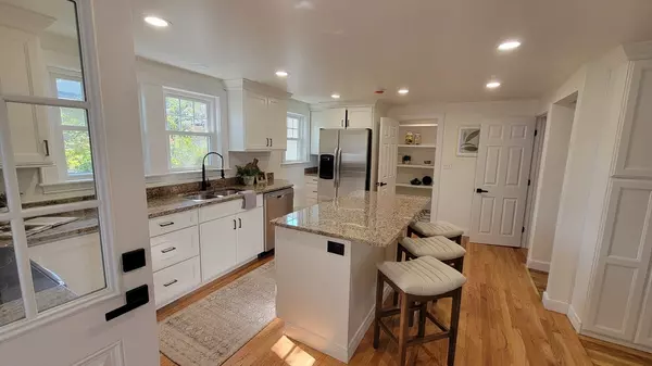Dedham, MA 02026,99 Paul St