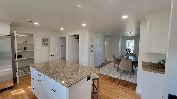 Dedham, MA 02026,99 Paul St