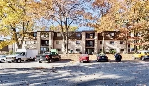 3 Greenbriar Dr #303, North Reading, MA 01864