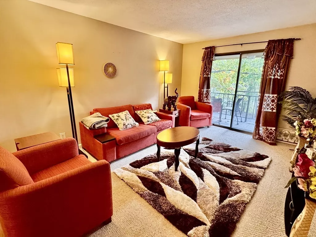 North Reading, MA 01864,3 Greenbriar Dr #303