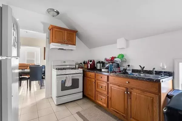 Fall River, MA 02721,18 Coral St #3