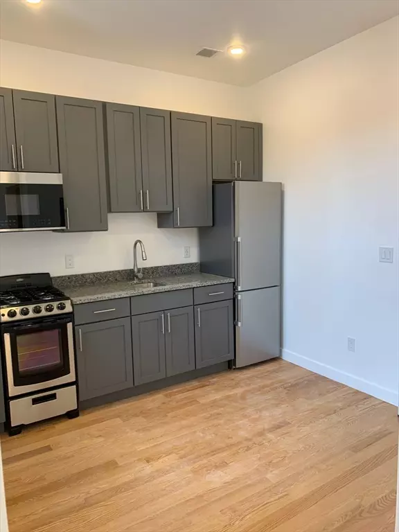 Lynn, MA 01901,64 Market St #207