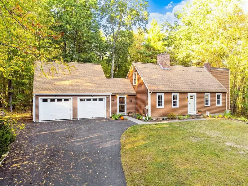 8 Country Road, Lunenburg, MA 01462