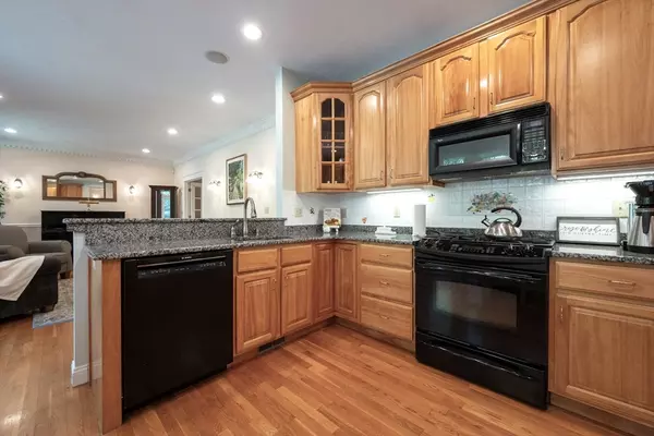 Seekonk, MA 02771,17 Robincrest Ct