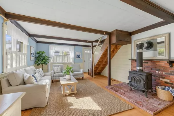 Falmouth, MA 02536,35 Old Barnstable Rd