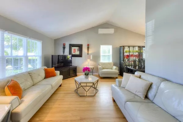 Worcester, MA 01606,7 Christy Ct