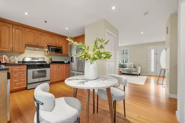 Waltham, MA 02453,40 Myrtle St #9