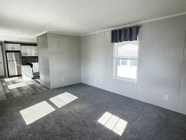 Taunton, MA 02780,48 Mayflower Avenue