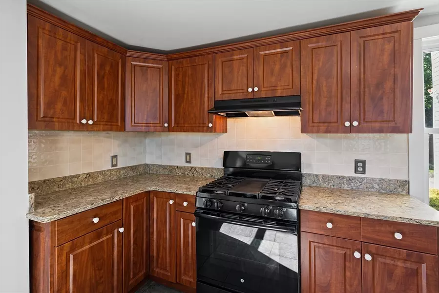 8 Fort Ln, Dedham, MA 02026