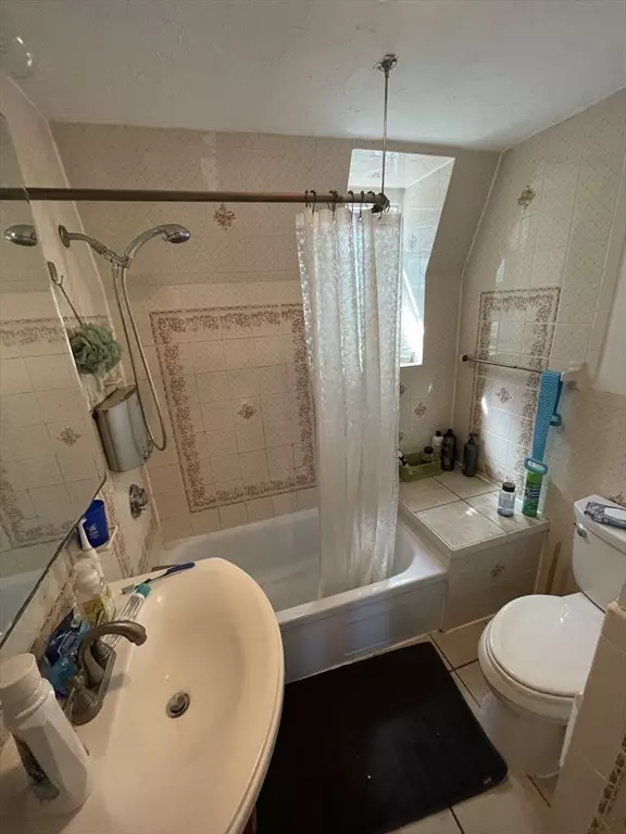 Somerville, MA 02143,18 Summit Ave #5