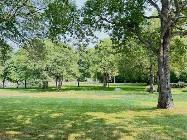 Dartmouth, MA 02748,158 Little River Rd