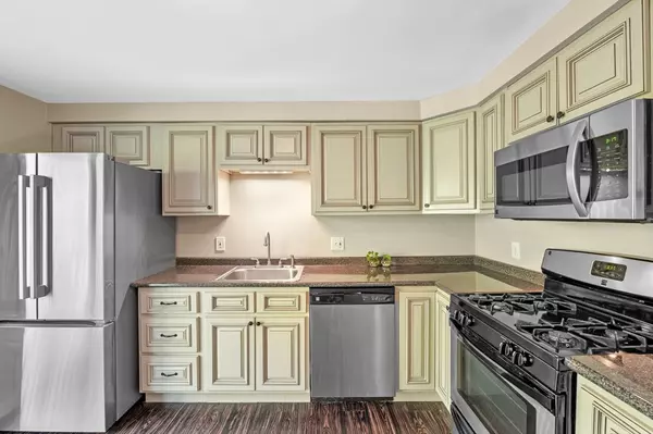 Dracut, MA 01826,91 Donohue Rd #8