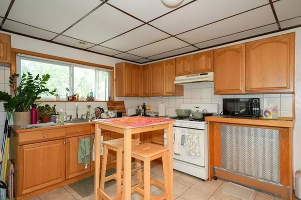 Somerville, MA 02143,18 Summit Ave #4