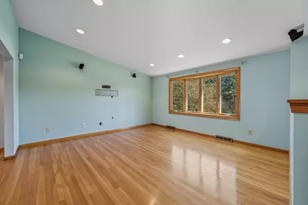 Stoughton, MA 02072,6 White Way