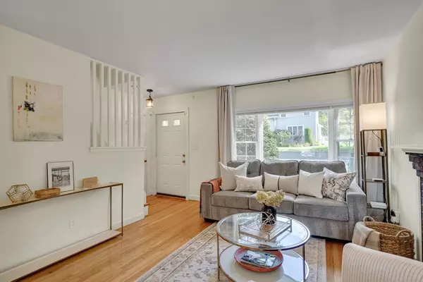 Westwood, MA 02090,51 Hawthorn St