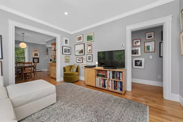 Newton, MA 02461,17 Circuit Ave #2