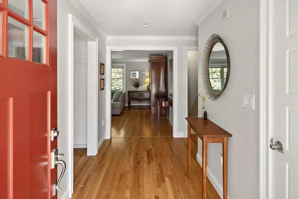 Lexington, MA 02420,22 Peachtree Rd