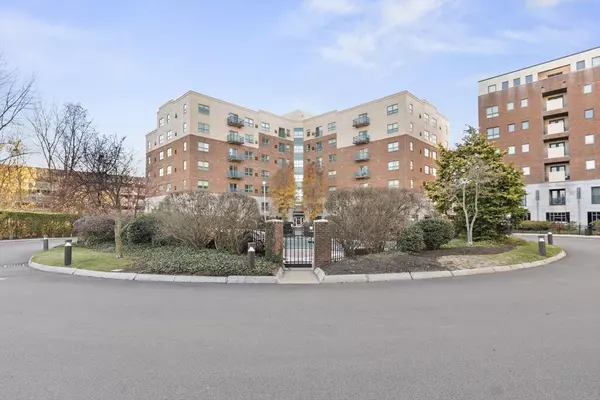 Chelsea, MA 02150,175 Cottage #512