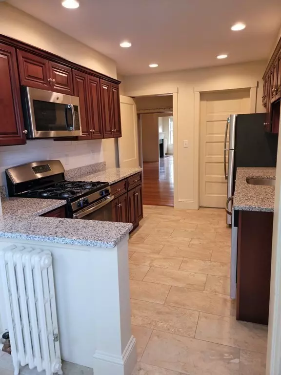 Winchester, MA 01890,7 Lewis Rd #2