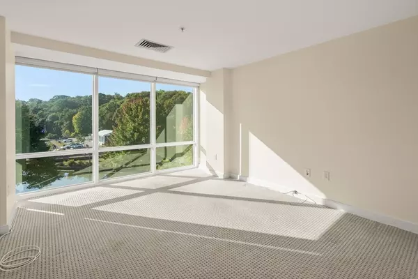 Milton, MA 02186,88 Wharf Street #306