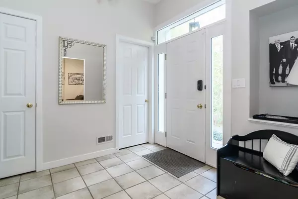 Natick, MA 01760,8 Frost Street