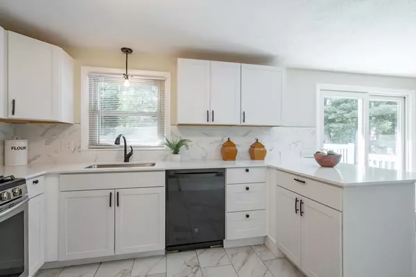 Nashua, NH 03062,23 Glen