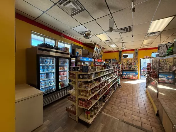 Fall River, MA 02721,208 Snell St