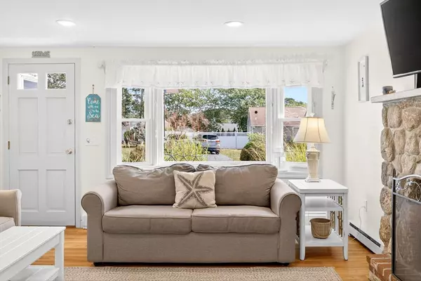 Dennis, MA 02639,31 Easy St