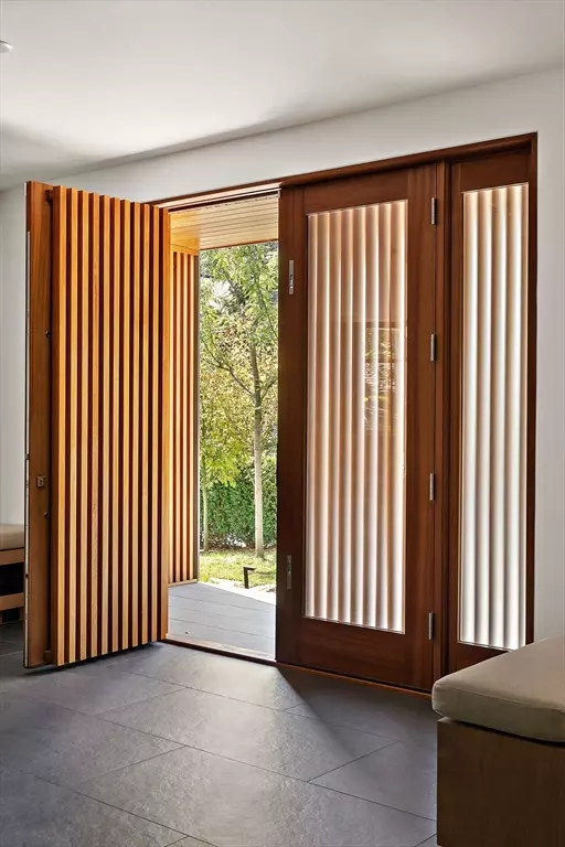 Cambridge, MA 02140,55 Raymond Street