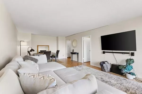 Brookline, MA 02445,33 Pond Ave #709