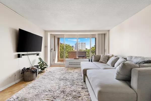 Brookline, MA 02445,33 Pond Ave #709