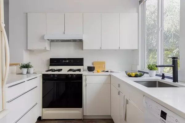 Cambridge, MA 02138,2 Ellery Square #2