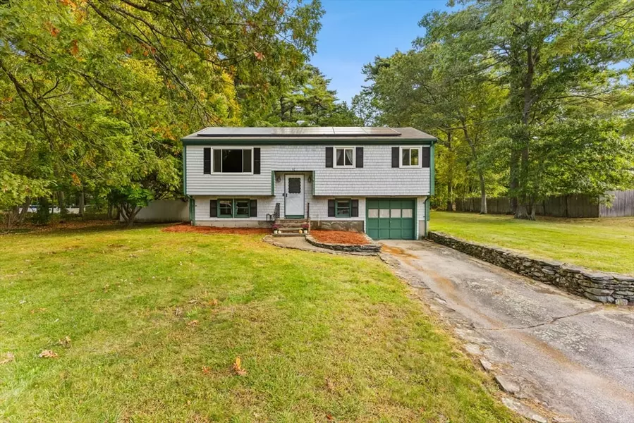 10 Dean St, Freetown, MA 02702